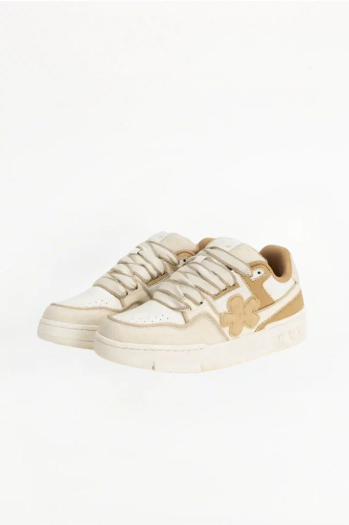 WE FLOWER Board Shoes Milk Tea