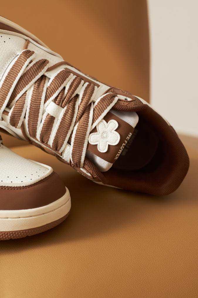 WE FLOWER Board Shoes Milk Coffee