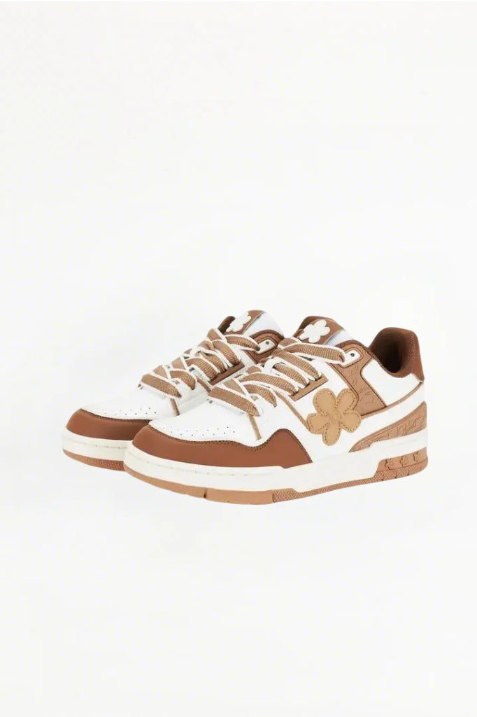 WE FLOWER Board Shoes Milk Coffee